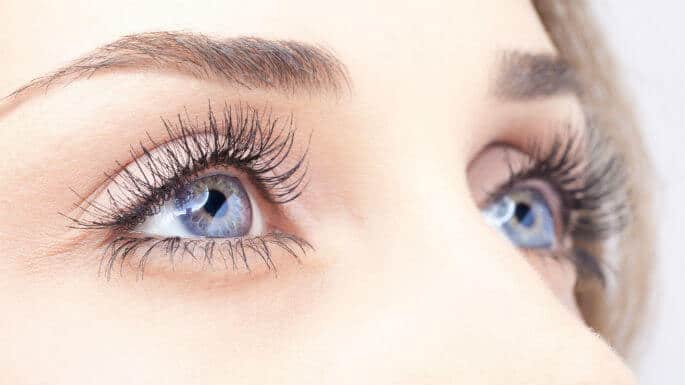 What are natural-looking false eyelashes?